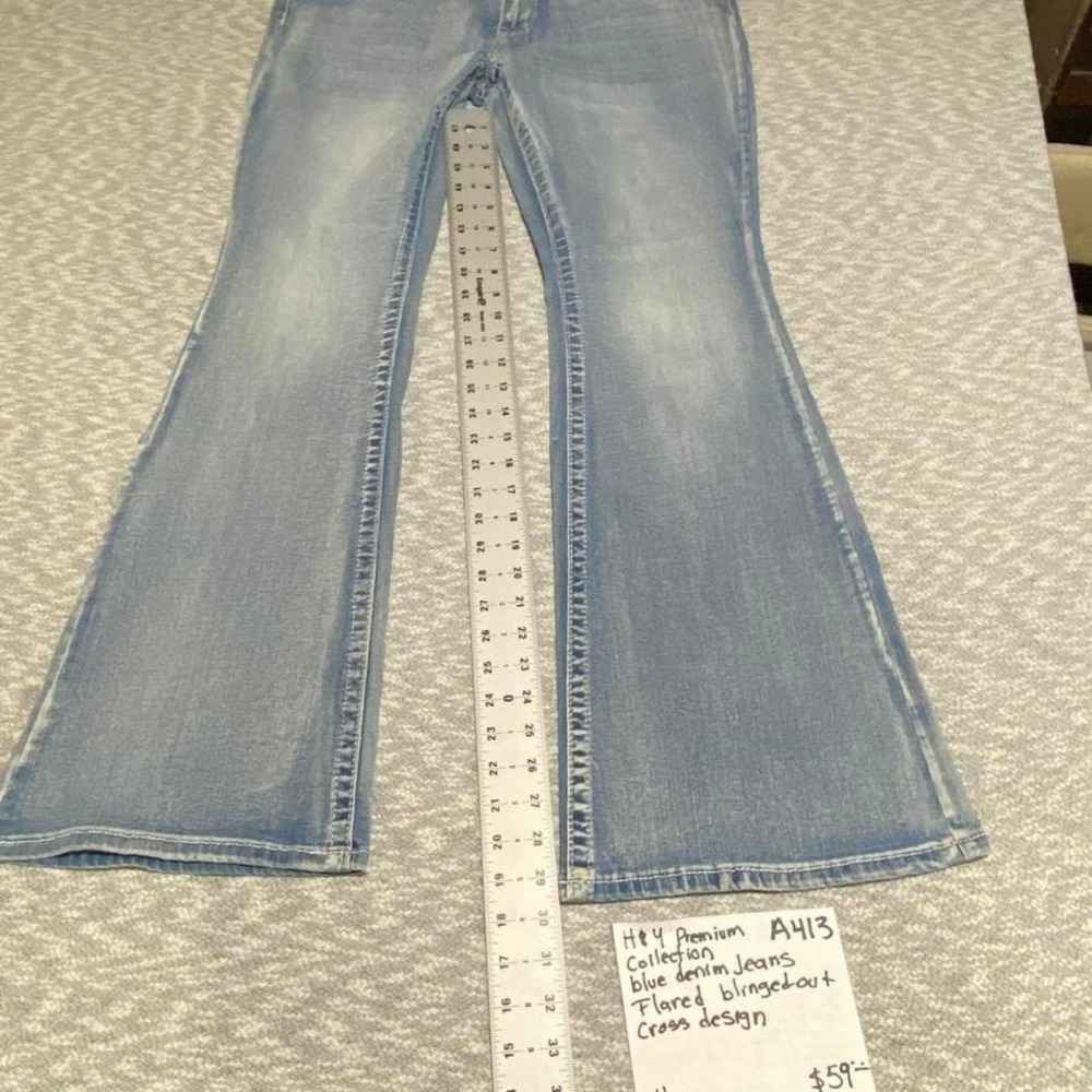 H&Y premium collection Blue denim jeans with flared botto 15/16. SKU-A413